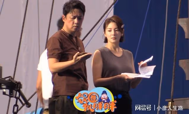 38歲尹姝貽探班男友,買大包零食犒勞潘粵明,身材纖細氣質似董潔