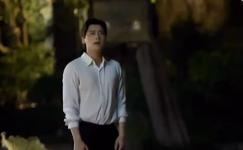 再次看到真正的閉路電視錄像!金晨嘴角一歪,皺紋很深,歐陽娜娜的黑眼圈很明