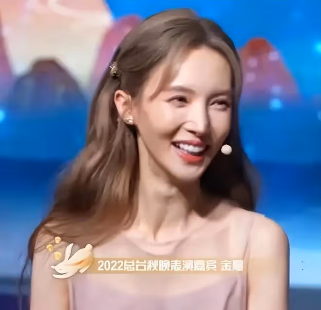 再次看到真正的閉路電視錄像！金晨嘴角一歪，皺紋很深，歐陽娜娜的黑眼圈很明