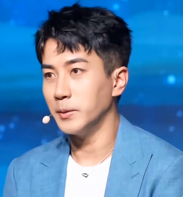 再次看到真正的閉路電視錄像！金晨嘴角一歪，皺紋很深，歐陽娜娜的黑眼圈很明