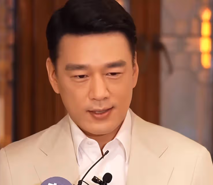 再次看到真正的閉路電視錄像!金晨嘴角一歪,皺紋很深,歐陽娜娜的黑眼圈很明
