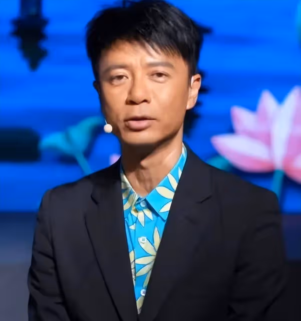 再次看到真正的閉路電視錄像!金晨嘴角一歪,皺紋很深,歐陽娜娜的黑眼圈很明