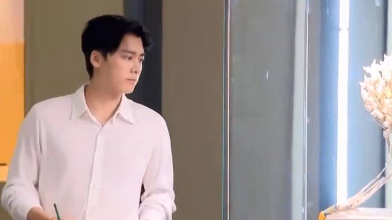 再次看到真正的閉路電視錄像!金晨嘴角一歪,皺紋很深,歐陽娜娜的黑眼圈很明