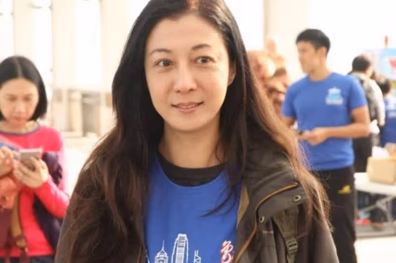 吳綺莉站起來了，為女兒和自己發聲，多次發文回懟成龍話題