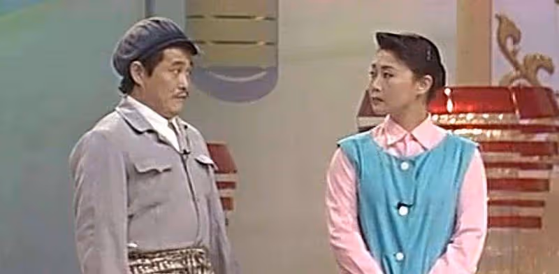 趙本山的地位有多高？頒獎典禮上扇了馮小剛一巴掌，和周潤發合影，穩坐C位