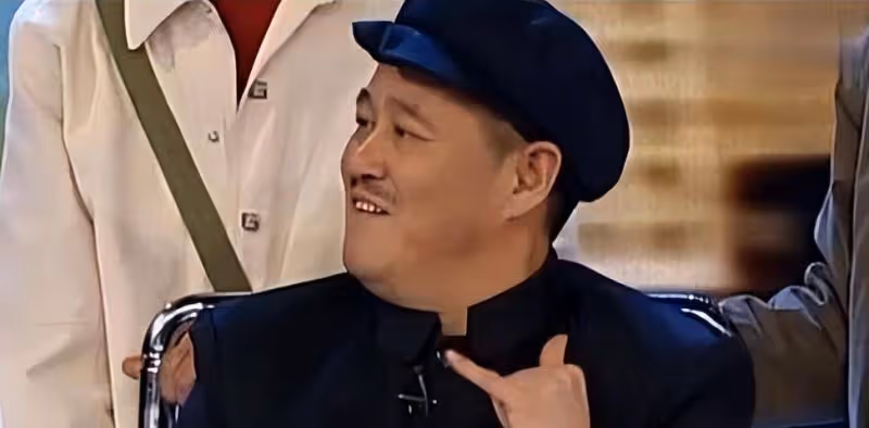 趙本山的地位有多高？頒獎典禮上扇了馮小剛一巴掌，和周潤發合影，穩坐C位