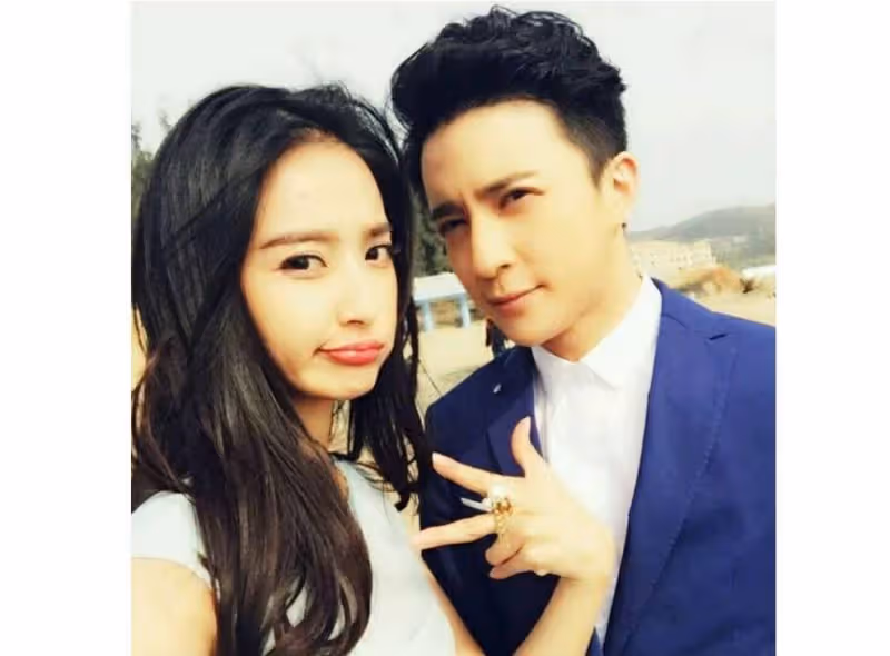 薛之謙張信哲發新歌，離婚與老婆團聚，一家三口今天很幸福