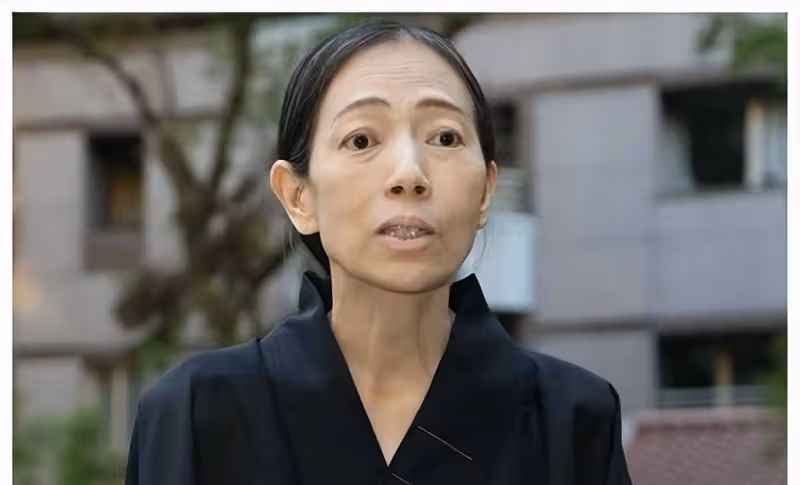 經歷過五段婚姻的富婆許春梅再次高調向周潤發示愛，現在怎麼樣了？
