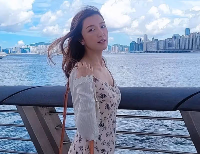 梁洛施為流浪貓慶生，意外曝光大兒子照片，他未來將繼承千億家產