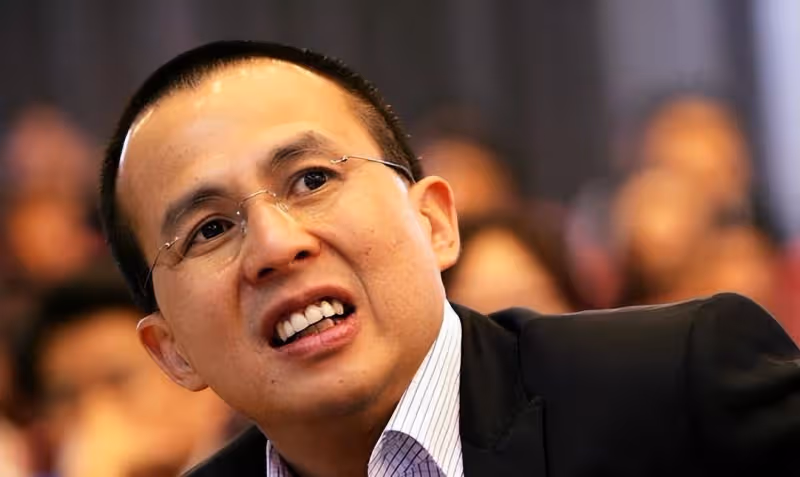 梁洛施為流浪貓慶生，意外曝光大兒子照片，他未來將繼承千億家產