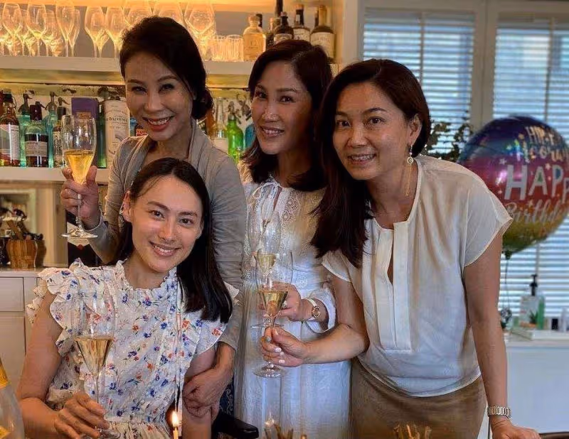 梁洛施為流浪貓慶生，意外曝光大兒子照片，他未來將繼承千億家產