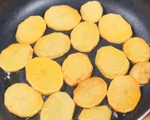 簡單又下飯的干鍋土豆片｜家常菜🔥