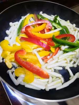 【小食醫】維生素超多的彩椒炒海鮮菇