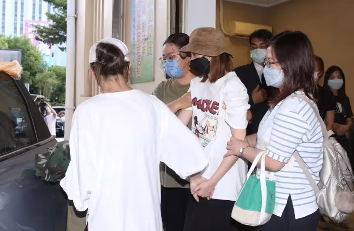艾成死因曝光！王瞳哭到癱軟「揭他生前失控原因」：講了很多話　結婚2年「寫給她的最後一首情歌」告白催淚