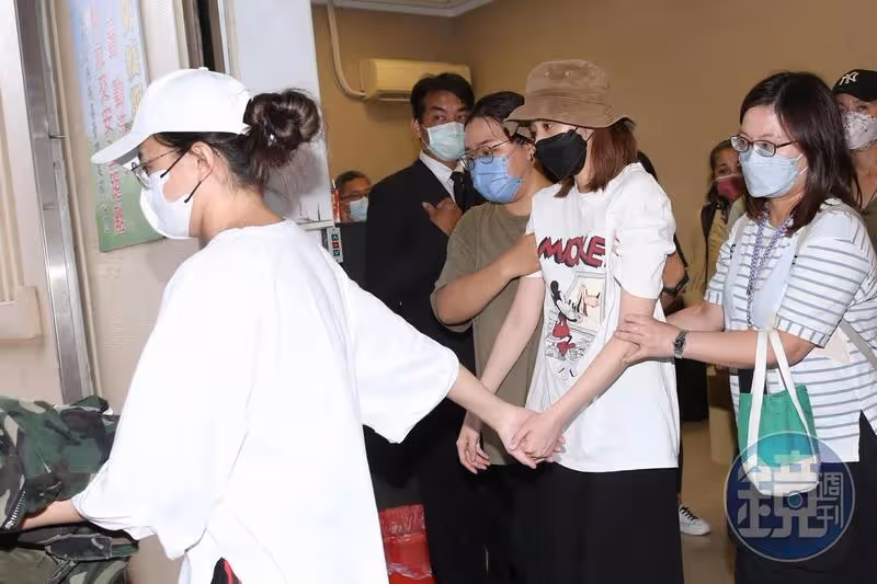 艾成墜樓亡！王瞳結婚2年「沒孩子斷後」婆媳也出問題　生前像活在地獄「精神病院不收」：教會百人陪他睡
