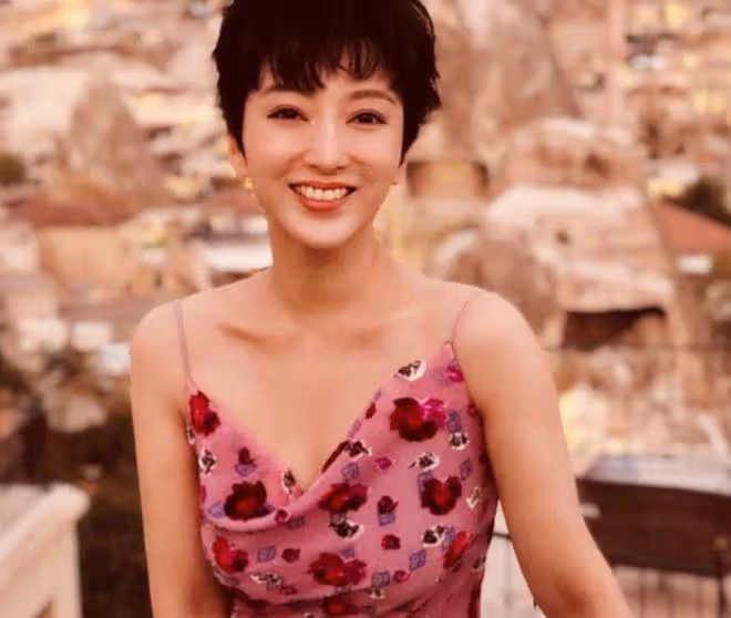 34歲港姐突然宣布生娃！懷胎10月沒人知，4年前嫁內地導演唐寅