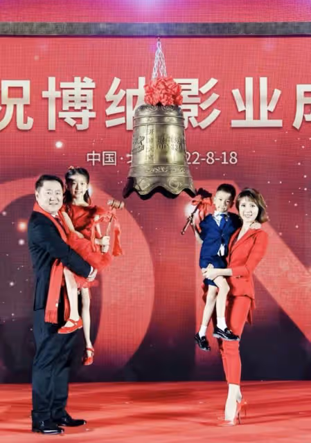 博納影業上市!總裁於冬與金巧巧同框破婚變傳聞,江疏影首次回應