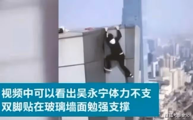 女網紅野外樹林脫衣換裝 被蚊子瘋狂叮咬
