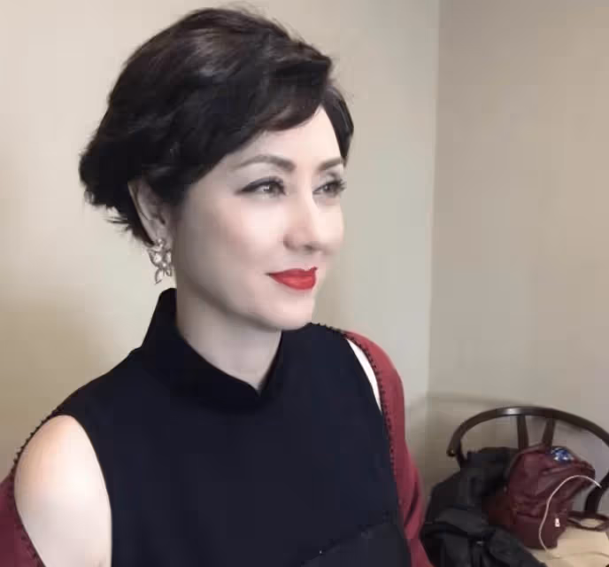高麗虹:洪金寶之妻,30年婚姻無兒無女無怨言,她的追求值得嗎?