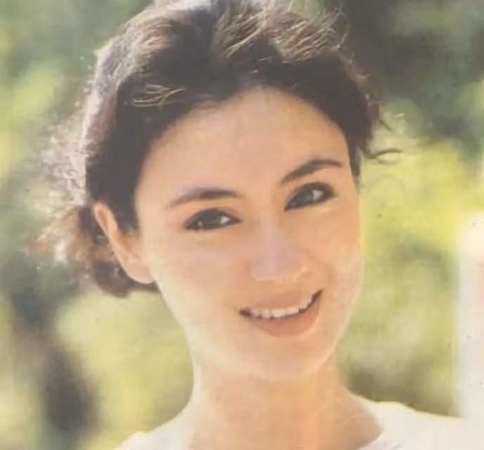 高麗虹:洪金寶之妻,30年婚姻無兒無女無怨言,她的追求值得嗎?