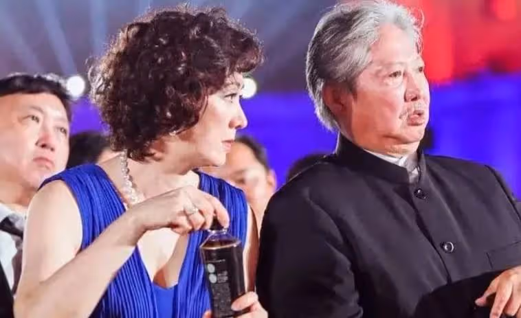 高麗虹:洪金寶之妻,30年婚姻無兒無女無怨言,她的追求值得嗎?