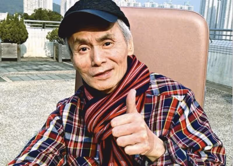 66歲功夫巨星回TVB,情緒雖然失控當場痛哭,被妻兒捲走財產住養老院,但依舊堅強!