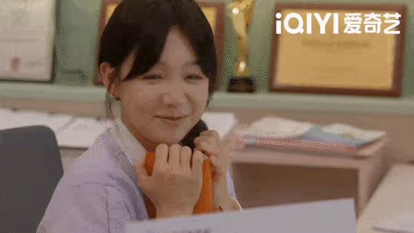 關曉彤如願成為美妝博主卻飽受KPI困擾，《二十不惑2》今晚上線