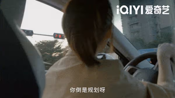 關曉彤如願成為美妝博主卻飽受KPI困擾，《二十不惑2》今晚上線