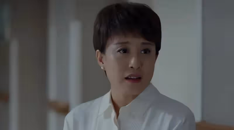 《玫瑰之戰》：看到「新歡拔管，原配保命」，才知哪種女人最吃虧