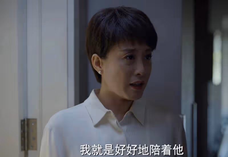 《玫瑰之戰》：看到「新歡拔管，原配保命」，才知哪種女人最吃虧