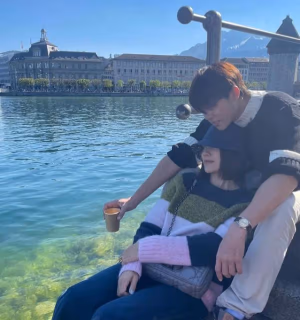 Mark說漏嘴：快要到重要的日子了，Kimberly每天都在看禮服