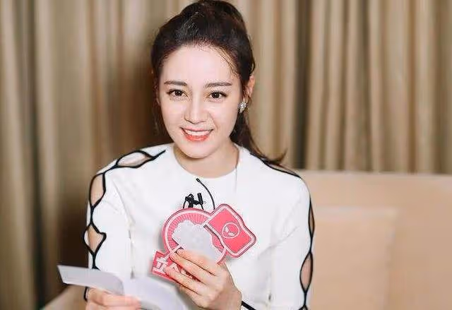 《與君初相識》任嘉倫幫老婆索要簽名被熱巴拒絕，熱巴的回復夠笑三天