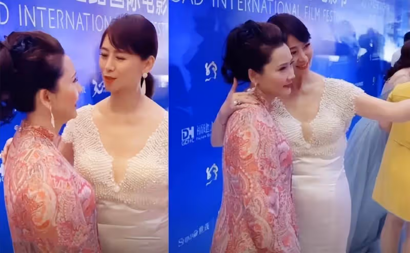 53歲翁虹近照曝光還是瓜子臉，穿深V裙同框何賽飛，牛奶肌身形窈窕，網友：美到認不出！