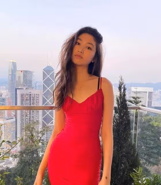 任達華女兒宣布出道!16歲身材出眾,「濃眉大眼+白皙皮膚」超吸睛,年紀輕輕成奢侈品牌新寵兒