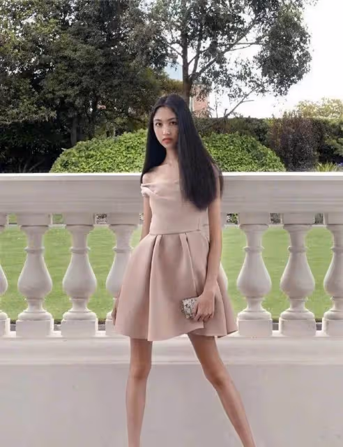 任達華女兒宣布出道!16歲身材出眾,「濃眉大眼+白皙皮膚」超吸睛,年紀輕輕成奢侈品牌新寵兒