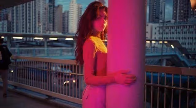 任達華女兒宣布出道!16歲身材出眾,「濃眉大眼+白皙皮膚」超吸睛,年紀輕輕成奢侈品牌新寵兒