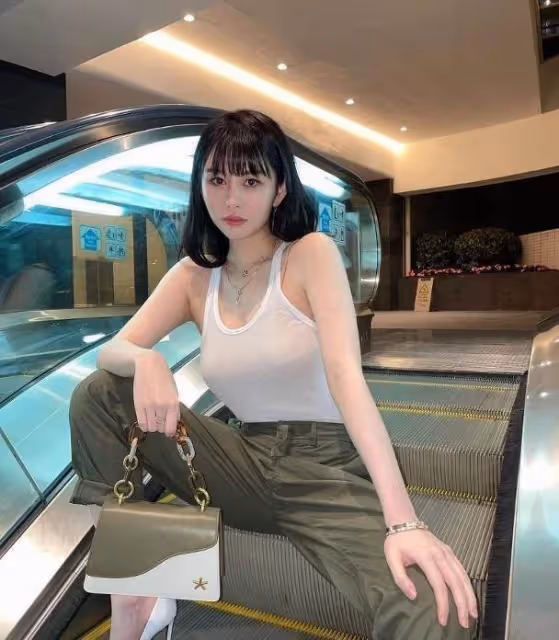 任達華女兒宣布出道!16歲身材出眾,「濃眉大眼+白皙皮膚」超吸睛,年紀輕輕成奢侈品牌新寵兒