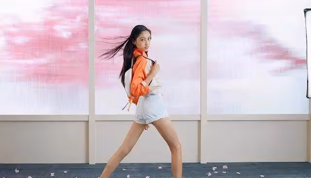 任達華女兒宣布出道!16歲身材出眾,「濃眉大眼+白皙皮膚」超吸睛,年紀輕輕成奢侈品牌新寵兒