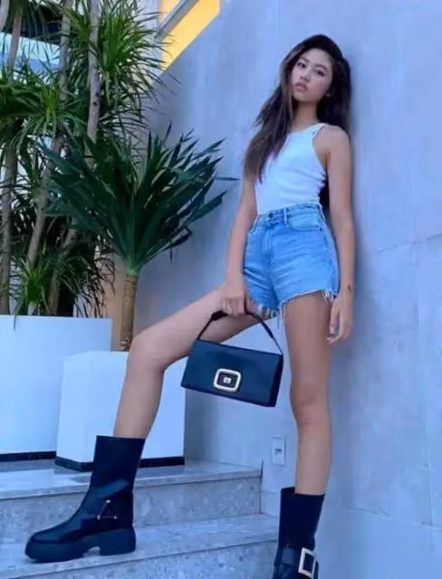 任達華女兒宣布出道!16歲身材出眾,「濃眉大眼+白皙皮膚」超吸睛,年紀輕輕成奢侈品牌新寵兒