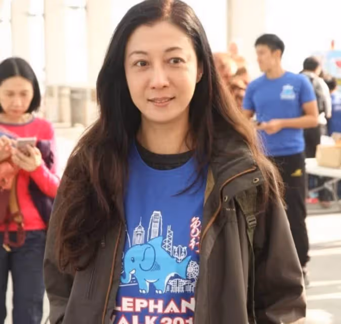 吳綺莉站起來了，多次發文回懟成龍話題，憤怒為女兒與自己發聲
