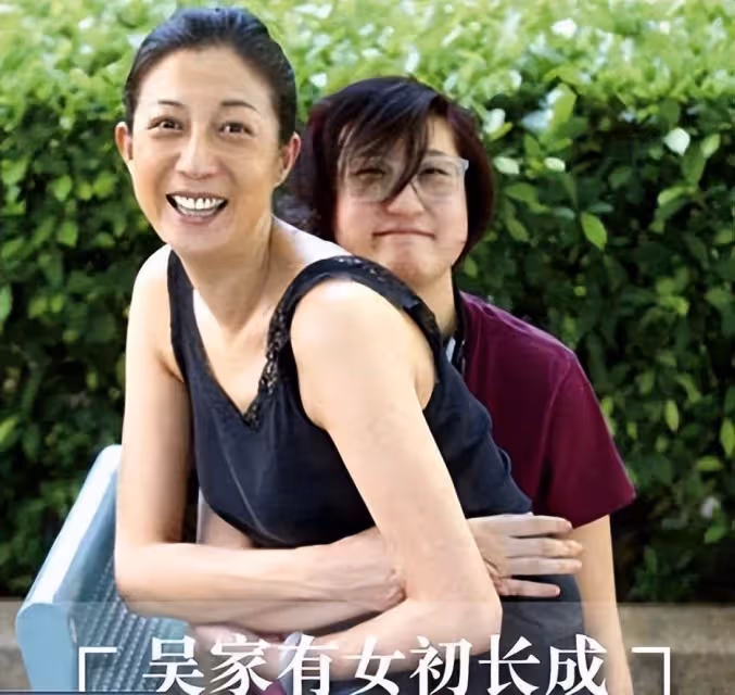 吳綺莉站起來了，多次發文回懟成龍話題，憤怒為女兒與自己發聲