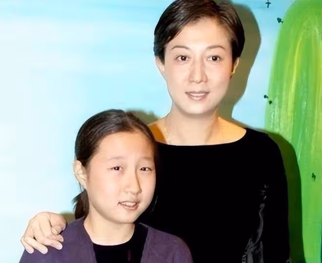 吳綺莉站起來了,多次發文回懟成龍話題,憤怒為女兒與自己發聲