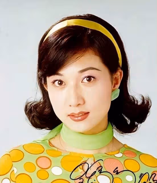吳綺莉站起來了,多次發文回懟成龍話題,憤怒為女兒與自己發聲