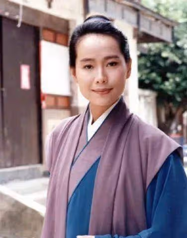鏡頭前演賢妻良母,鏡頭外幫著老公不忠誠…