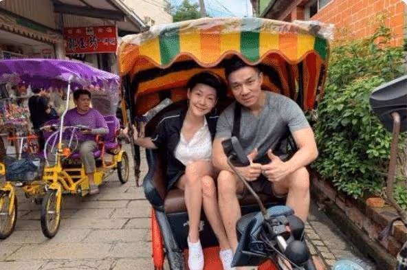 鏡頭前演賢妻良母,鏡頭外幫著老公不忠誠…