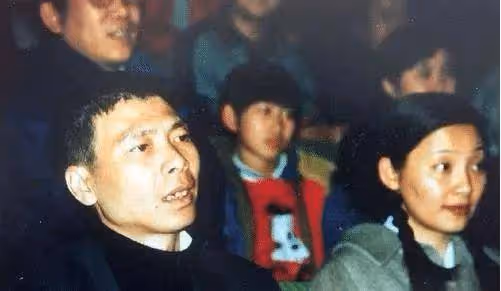 鏡頭前演賢妻良母,鏡頭外幫著老公不忠誠…