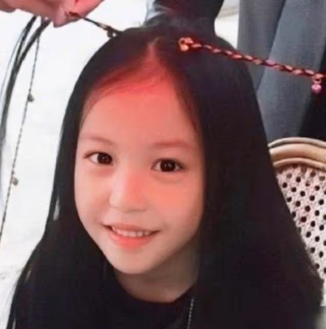 星二代有多會長！本以為黃多多的顏值夠高了，看到趙薇女兒：被驚艷到了