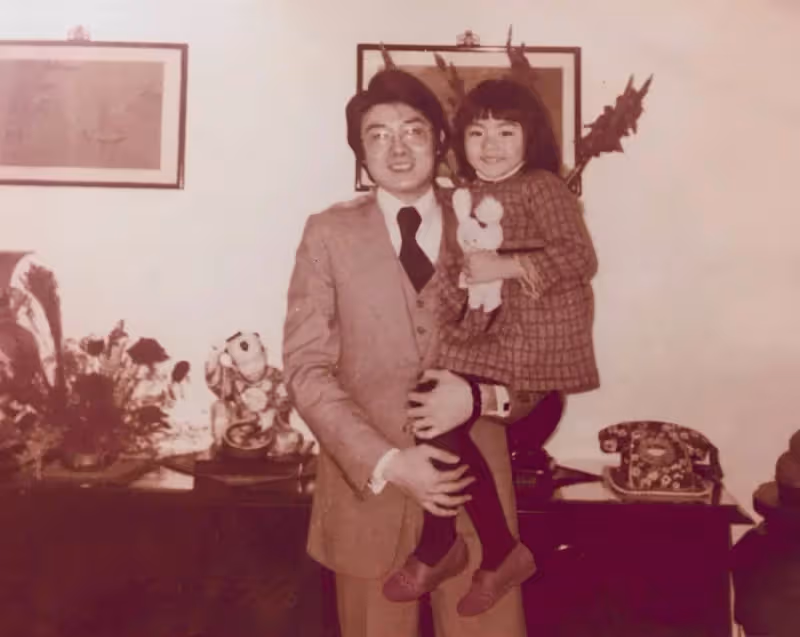 樂壇實力比肩王菲，巔峰期嫁相戀16年初戀，低調生子做慈善出道26年零緋聞，家世背景強大無人敢惹