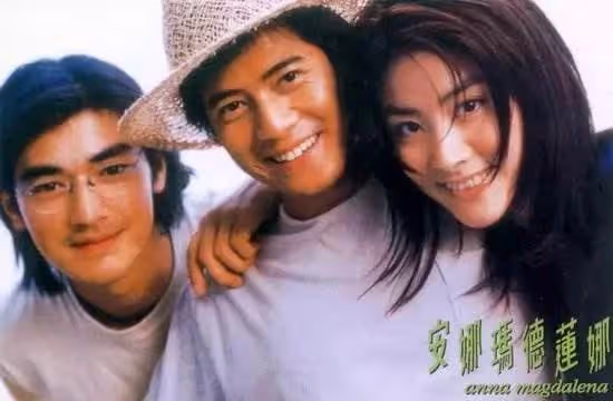 樂壇實力比肩王菲，巔峰期嫁相戀16年初戀，低調生子做慈善出道26年零緋聞，家世背景強大無人敢惹
