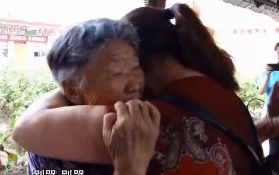 老人住安養院15年，突然要回家，子女不敢相信：她去世28年了， 網友：孩子們真孝順